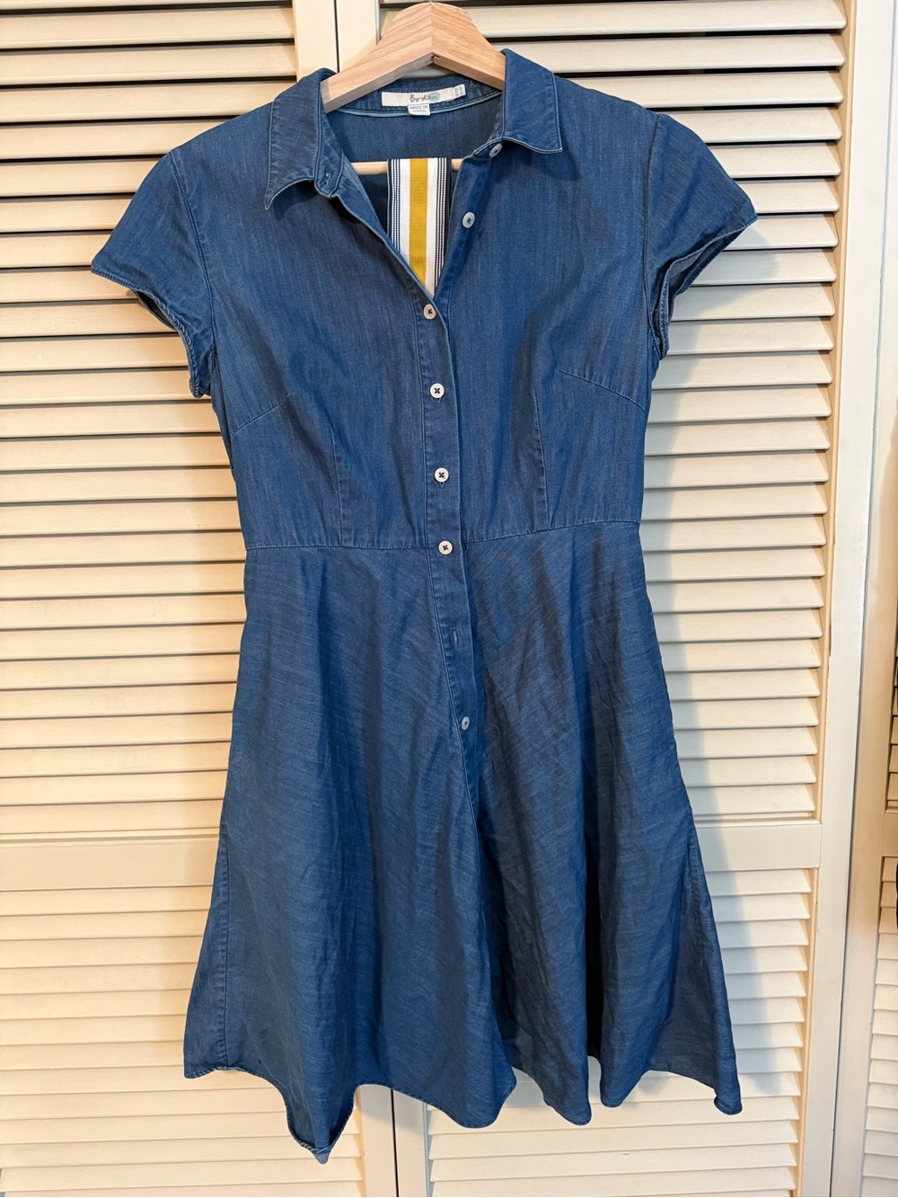Boden 100% Cotton chambray fit and flare dress with removable ribbon belt - Picture 3 of 6